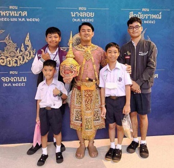 อาจารย์และนักเรียน เข้าร่วมชมการแสดงโขน เรื่อง รามเกียรติ์ ตอน กุมภกรรมทดน้ำ ณ ศูนย์วัฒนธรรมแห่งประเทศไทย