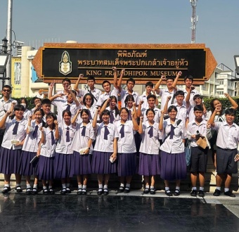 โครงการศึกษานอกสถานที่ ระดับชั้นม.4 "ตามรอยเส้นทางประชาธิปไตยไทย"