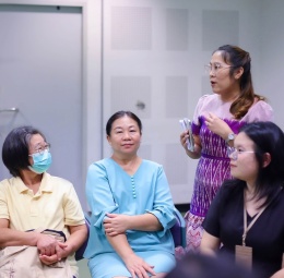 การประชุมผู้ปกครองนักเรียนชั้นป.1 เรื่องการออกร้านจำหน่ายอาห ...