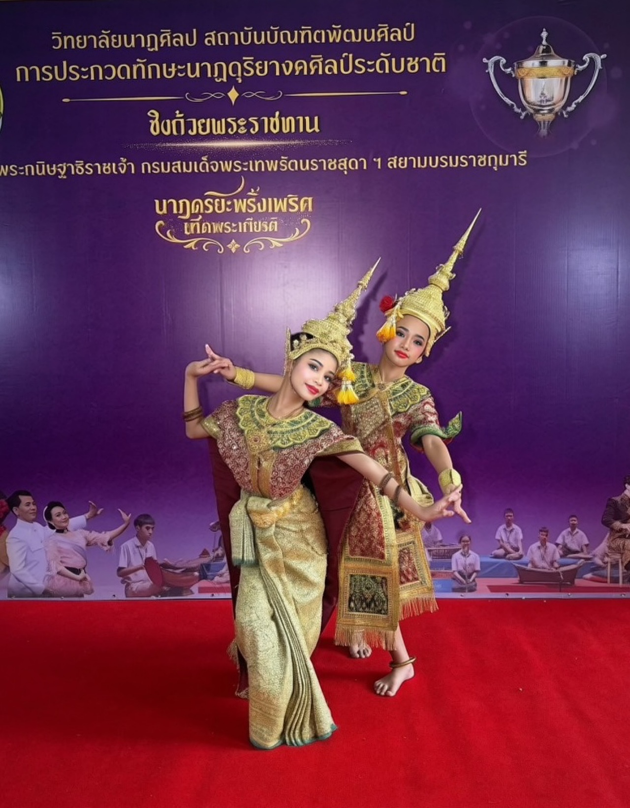 2569_S__17080332_0.jpg
