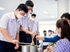 กิจกรรมหล่อเทียน และถวายเทียนพรรษา เนื่องในวันอาสาฬหบูชาและว ... Image 51