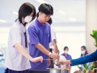 กิจกรรมหล่อเทียน และถวายเทียนพรรษา เนื่องในวันอาสาฬหบูชาและว ... Image 95