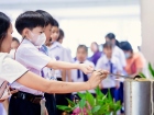กิจกรรมหล่อเทียน และถวายเทียนพรรษา เนื่องในวันอาสาฬหบูชาและว ... Image 110