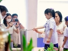กิจกรรมหล่อเทียน และถวายเทียนพรรษา เนื่องในวันอาสาฬหบูชาและว ... Image 112