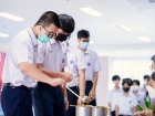 กิจกรรมหล่อเทียน และถวายเทียนพรรษา เนื่องในวันอาสาฬหบูชาและว ... Image 160