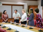 การประชุมปรึกษาหารือและเยี่ยมชมโรงเรียนของผู้บริหารจาก Whang ... Image 2