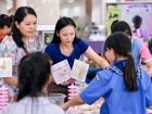 การจำหน่ายอาหาร เครื่องดื่ม และช้อนไข่ลุ้นโชค ก่อนงานประจำปี ... Image 415