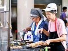 การจำหน่ายอาหาร เครื่องดื่ม และช้อนไข่ลุ้นโชค ก่อนงานประจำปี ... Image 417