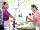 การจำหน่ายอาหาร เครื่องดื่ม และช้อนไข่ลุ้นโชค ก่อนงานประจำปี ... Image 444