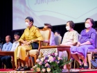 พิธีมอบเครื่องหมายเชิดชูเกียรติ และทุนนักกีฬาดีเด่น ประจำปีก ... Image 132
