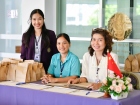 พิธีมอบประกาศนียบัตรแก่ครอบครัวเจ้าภาพ โครงการแลกเปลี่ยนการศ ... Image 3