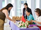 พิธีมอบประกาศนียบัตรแก่ครอบครัวเจ้าภาพ โครงการแลกเปลี่ยนการศ ... Image 11