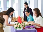 พิธีมอบประกาศนียบัตรแก่ครอบครัวเจ้าภาพ โครงการแลกเปลี่ยนการศ ... Image 12