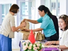 พิธีมอบประกาศนียบัตรแก่ครอบครัวเจ้าภาพ โครงการแลกเปลี่ยนการศ ... Image 16