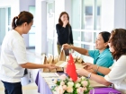 พิธีมอบประกาศนียบัตรแก่ครอบครัวเจ้าภาพ โครงการแลกเปลี่ยนการศ ... Image 18