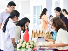 พิธีมอบประกาศนียบัตรแก่ครอบครัวเจ้าภาพ โครงการแลกเปลี่ยนการศ ... Image 22