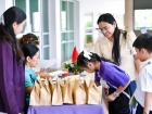 พิธีมอบประกาศนียบัตรแก่ครอบครัวเจ้าภาพ โครงการแลกเปลี่ยนการศ ... Image 29