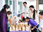 พิธีมอบประกาศนียบัตรแก่ครอบครัวเจ้าภาพ โครงการแลกเปลี่ยนการศ ... Image 30