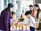 พิธีมอบประกาศนียบัตรแก่ครอบครัวเจ้าภาพ โครงการแลกเปลี่ยนการศ ... Image 31