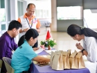 พิธีมอบประกาศนียบัตรแก่ครอบครัวเจ้าภาพ โครงการแลกเปลี่ยนการศ ... Image 36