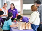 พิธีมอบประกาศนียบัตรแก่ครอบครัวเจ้าภาพ โครงการแลกเปลี่ยนการศ ... Image 37