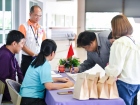 พิธีมอบประกาศนียบัตรแก่ครอบครัวเจ้าภาพ โครงการแลกเปลี่ยนการศ ... Image 38