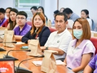 พิธีมอบประกาศนียบัตรแก่ครอบครัวเจ้าภาพ โครงการแลกเปลี่ยนการศ ... Image 47