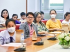 พิธีมอบประกาศนียบัตรแก่ครอบครัวเจ้าภาพ โครงการแลกเปลี่ยนการศ ... Image 49