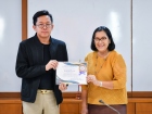 พิธีมอบประกาศนียบัตรแก่ครอบครัวเจ้าภาพ โครงการแลกเปลี่ยนการศ ... Image 56