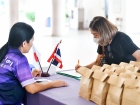 พิธีมอบประกาศนียบัตรแก่ครอบครัวเจ้าภาพ โครงการแลกเปลี่ยนการศ ... Image 6