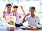 พิธีทำบุญตักบาตรข้าวสารอาหารแห้ง เนื่องในโอกาสวันเฉลิมพระชนม ... Image 59