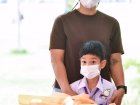 พิธีทำบุญตักบาตรข้าวสารอาหารแห้ง เนื่องในโอกาสวันเฉลิมพระชนม ... Image 63