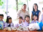 พิธีทำบุญตักบาตรข้าวสารอาหารแห้ง เนื่องในโอกาสวันเฉลิมพระชนม ... Image 73