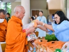 พิธีทำบุญตักบาตรข้าวสารอาหารแห้ง เนื่องในโอกาสวันเฉลิมพระชนม ... Image 94