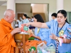 พิธีทำบุญตักบาตรข้าวสารอาหารแห้ง เนื่องในโอกาสวันเฉลิมพระชนม ... Image 95