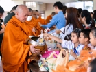 พิธีทำบุญตักบาตรข้าวสารอาหารแห้ง เนื่องในโอกาสวันเฉลิมพระชนม ... Image 99
