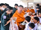 พิธีทำบุญตักบาตรข้าวสารอาหารแห้ง เนื่องในโอกาสวันเฉลิมพระชนม ... Image 102