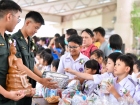 พิธีทำบุญตักบาตรข้าวสารอาหารแห้ง เนื่องในโอกาสวันเฉลิมพระชนม ... Image 107
