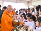 พิธีทำบุญตักบาตรข้าวสารอาหารแห้ง เนื่องในโอกาสวันเฉลิมพระชนม ... Image 112