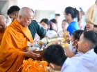 พิธีทำบุญตักบาตรข้าวสารอาหารแห้ง เนื่องในโอกาสวันเฉลิมพระชนม ... Image 127