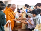 พิธีทำบุญตักบาตรข้าวสารอาหารแห้ง เนื่องในโอกาสวันเฉลิมพระชนม ... Image 129