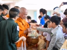 พิธีทำบุญตักบาตรข้าวสารอาหารแห้ง เนื่องในโอกาสวันเฉลิมพระชนม ... Image 130
