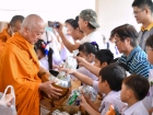 พิธีทำบุญตักบาตรข้าวสารอาหารแห้ง เนื่องในโอกาสวันเฉลิมพระชนม ... Image 133