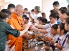 พิธีทำบุญตักบาตรข้าวสารอาหารแห้ง เนื่องในโอกาสวันเฉลิมพระชนม ... Image 134