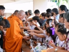 พิธีทำบุญตักบาตรข้าวสารอาหารแห้ง เนื่องในโอกาสวันเฉลิมพระชนม ... Image 136