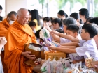 พิธีทำบุญตักบาตรข้าวสารอาหารแห้ง เนื่องในโอกาสวันเฉลิมพระชนม ... Image 138