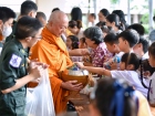 พิธีทำบุญตักบาตรข้าวสารอาหารแห้ง เนื่องในโอกาสวันเฉลิมพระชนม ... Image 139