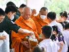 พิธีทำบุญตักบาตรข้าวสารอาหารแห้ง เนื่องในโอกาสวันเฉลิมพระชนม ... Image 147