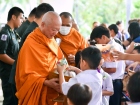 พิธีทำบุญตักบาตรข้าวสารอาหารแห้ง เนื่องในโอกาสวันเฉลิมพระชนม ... Image 148