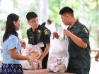 พิธีทำบุญตักบาตรข้าวสารอาหารแห้ง เนื่องในโอกาสวันเฉลิมพระชนม ... Image 152